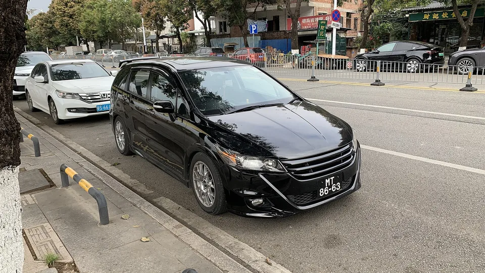 Honda Stream II (RN6–RN9)