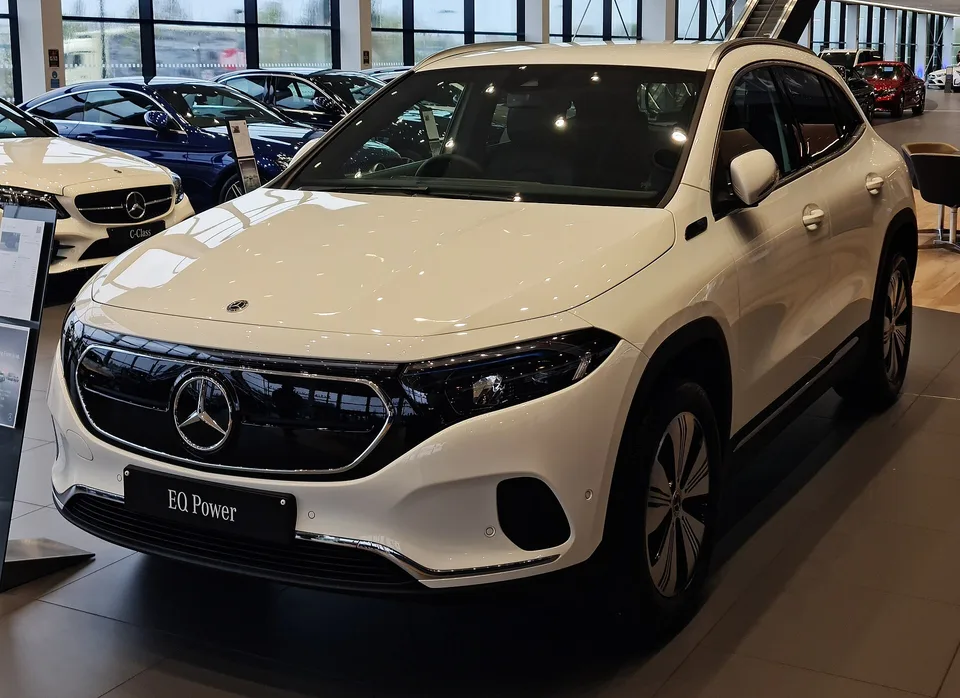 Mercedes-Benz EQA H243