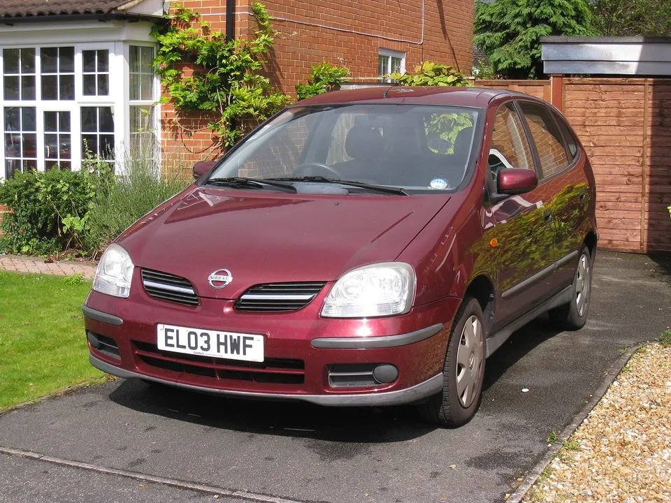 Nissan Almera Tino V10