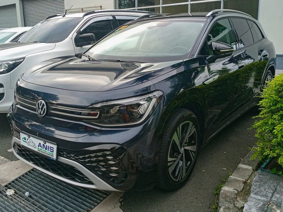 Volkswagen ID.6 1st