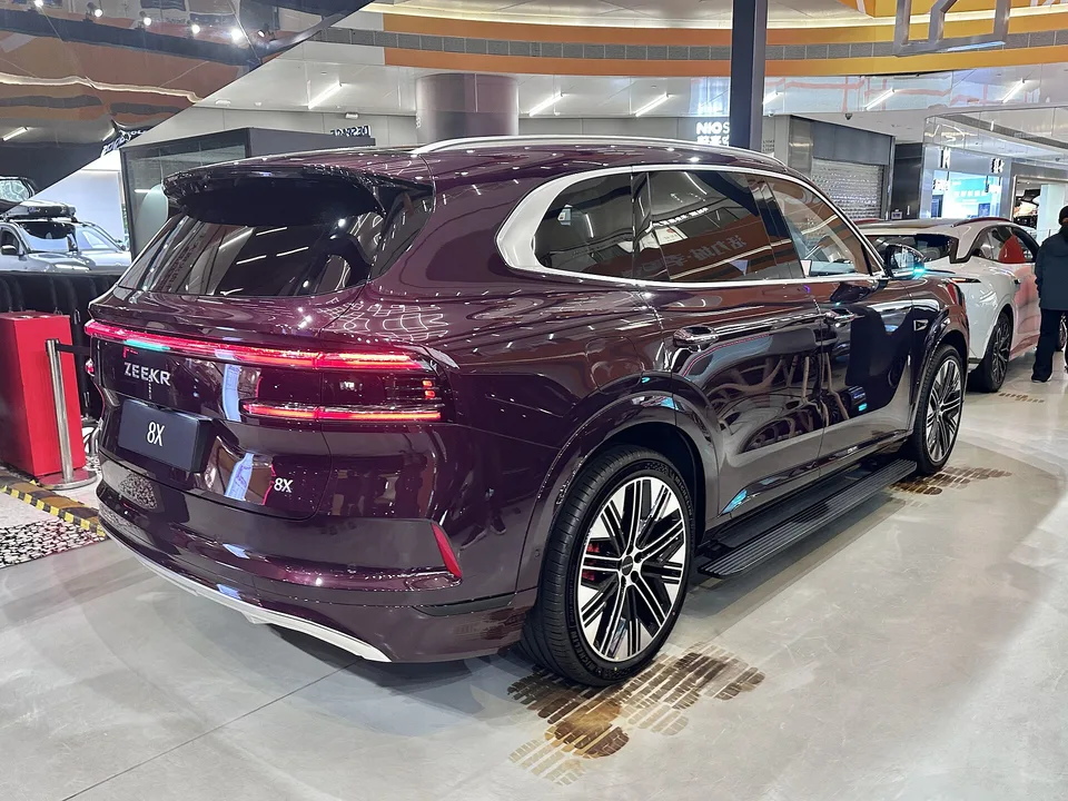 Zeekr 8X I