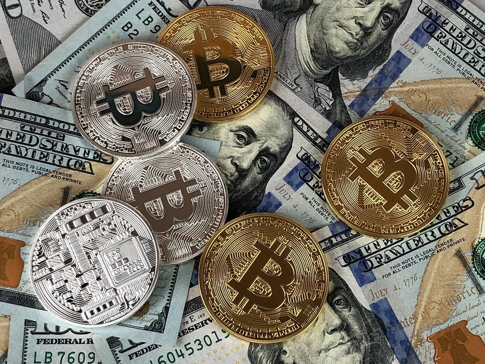 Биткоин ниже $63 000. Крипторынок сползает на тонких объёмах, пока нефть и акции растут