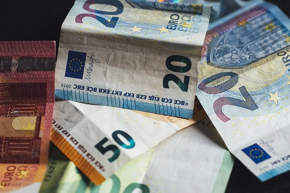 Нацбанк установил курсы на 9 сентября: доллар — 3,0720