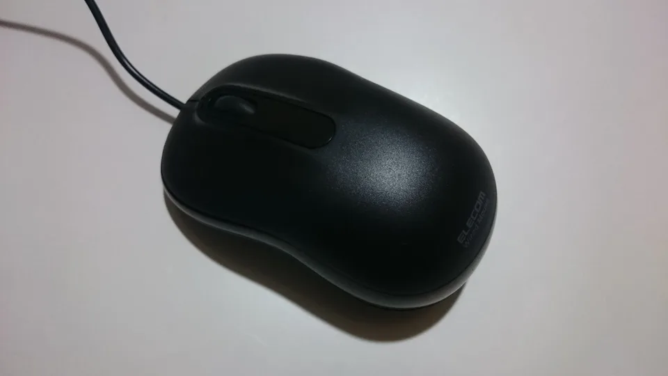 Экран 3,1 дюйма под ладонью. Arctic Fox оценила компьютерную мышь Super Mouse в $249